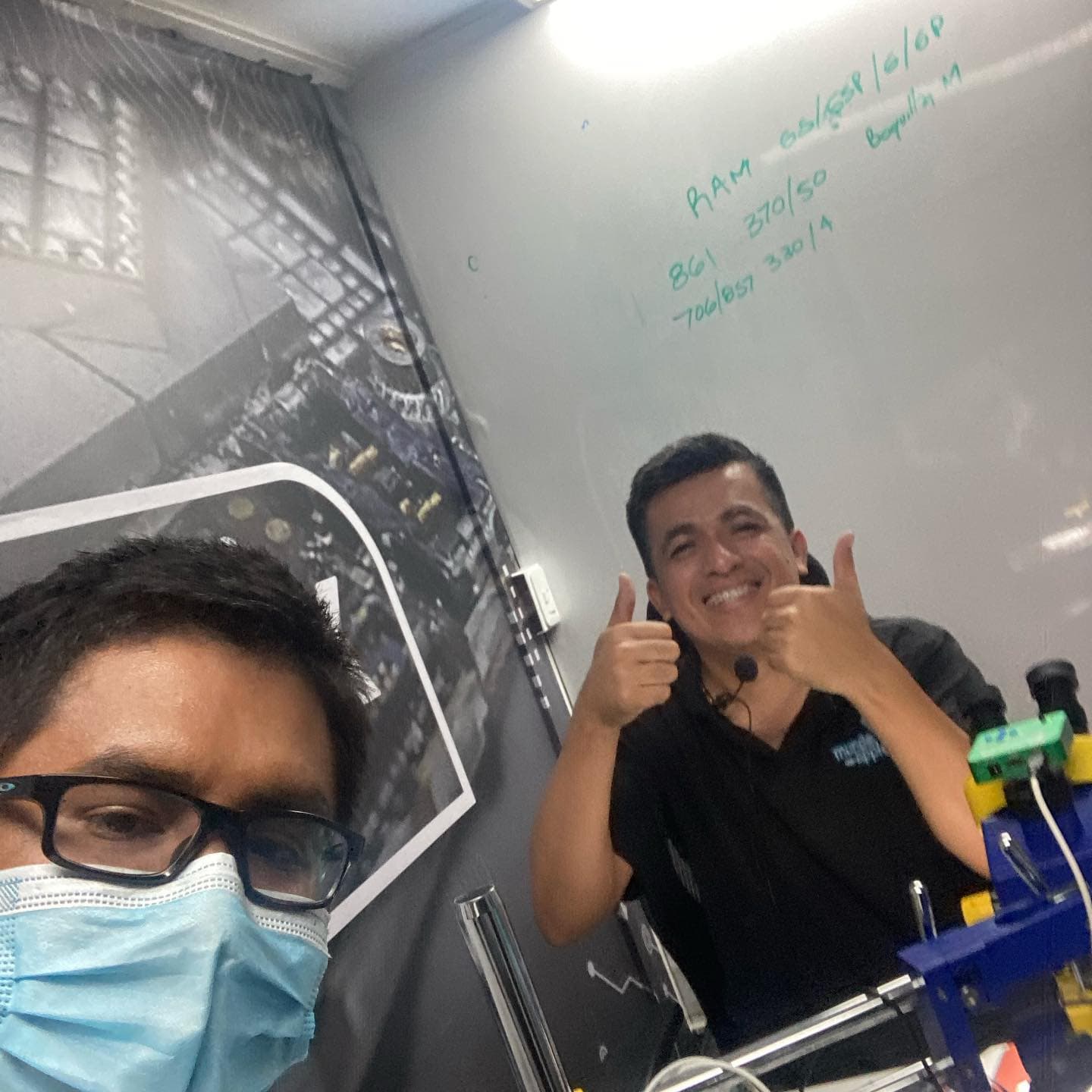 Capacitación de microsoldadura en Mr. Fix Phone Lab
